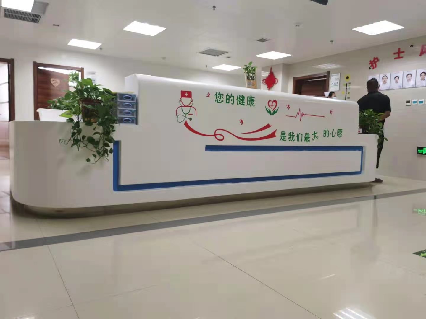 公司產(chǎn)品有兒童病床、單搖病床、醫(yī)療家具、治療臺(tái)、護(hù)理床、藥架等